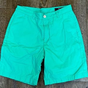Vineyard Vines Club Short. Green. Size 30.